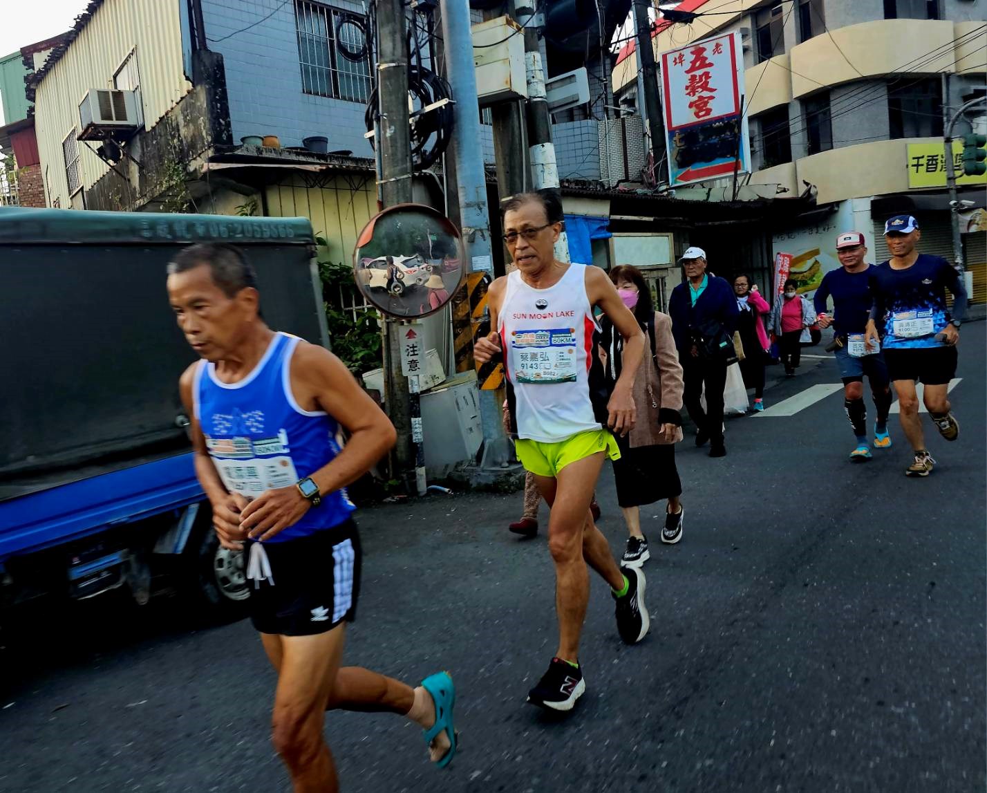 跑者沿途飽覽客庄風光(內埔老埤五穀宮)